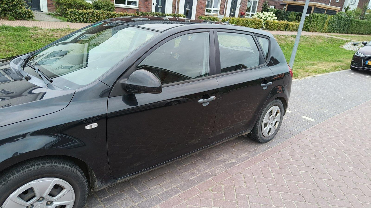 Kia cee'd | 1.6 X-tra | 2007 | 348.934km | 52-XK-JL - Hatchback: picture 4 Kia cee'd | 1.6 X-tra | 2007 | 348.934km | 52-XK-JL - Hatchback: picture 4