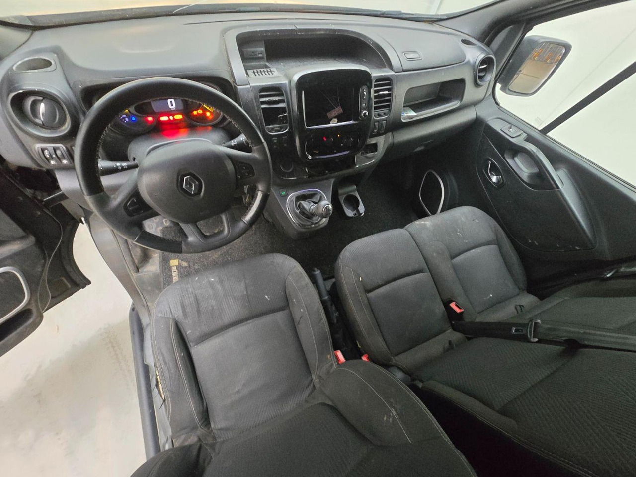 Renault Trafic 1.6 dCi T29 L2H2 Comfort Energy | 2015 | 305.750 km | VR261T | NAP: Logisch - Other machinery: picture 5 Renault Trafic 1.6 dCi T29 L2H2 Comfort Energy | 2015 | 305.750 km | VR261T | NAP: Logisch - Other machinery: picture 5