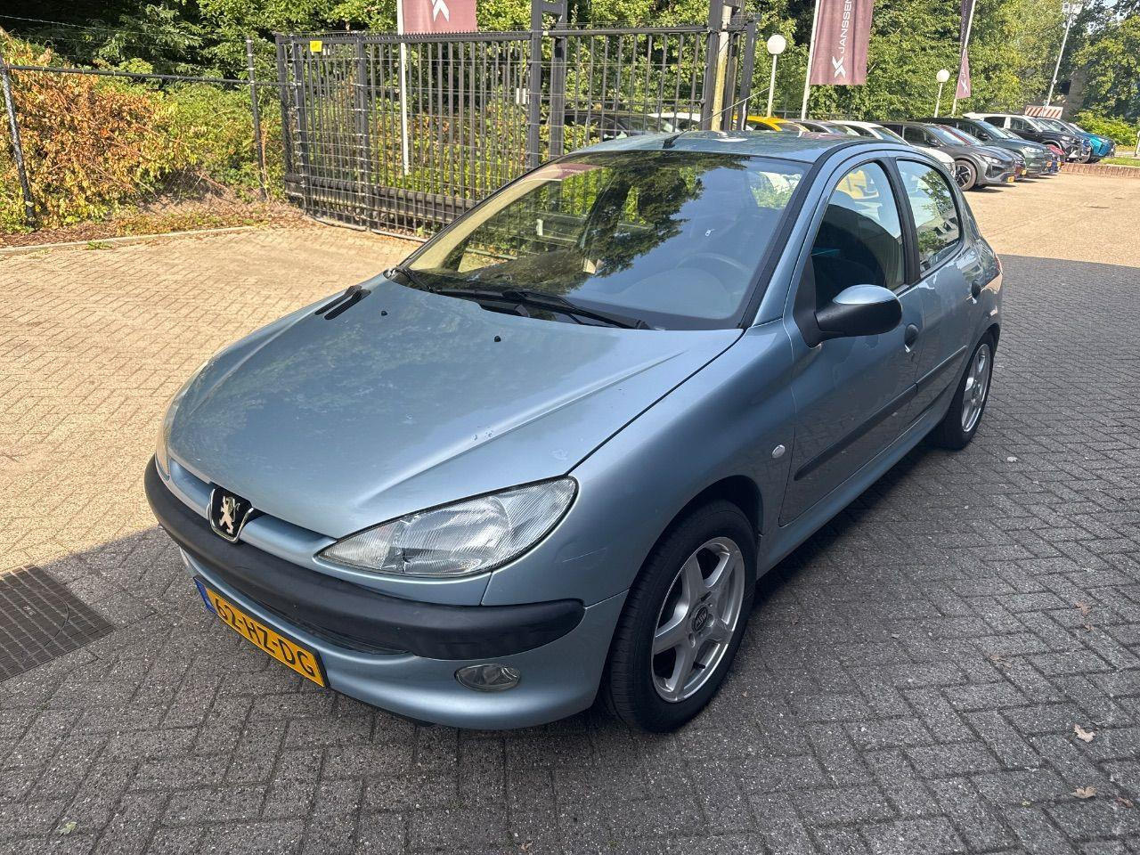 Peugeot 206 1.4 Gentry | 2002 | 173.975 km | 62HZDG | NAP: Logisch - Car: picture 1 Peugeot 206 1.4 Gentry | 2002 | 173.975 km | 62HZDG | NAP: Logisch - Car: picture 1