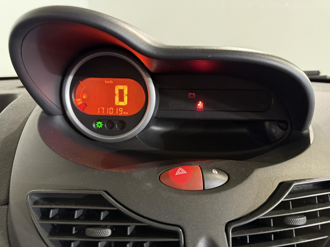 Renault Twingo 1.2 Dynamique | 2009 | 171.021 km | 56-JXX-4 - Hatchback: picture 4 Renault Twingo 1.2 Dynamique | 2009 | 171.021 km | 56-JXX-4 - Hatchback: picture 4