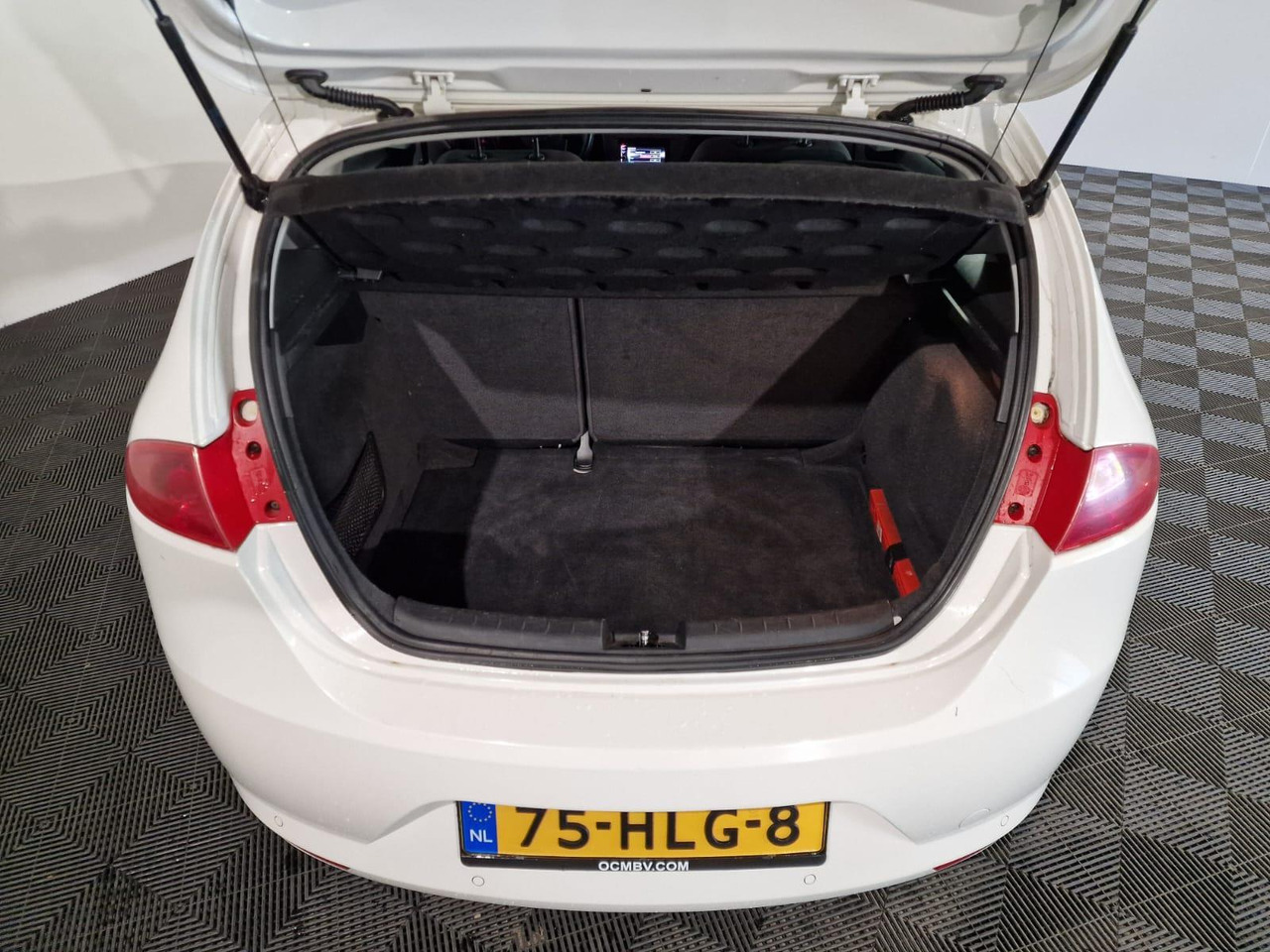 SEAT Leon 1.4 TSI Business Style 75-HLG-8 - Car: picture 3 SEAT Leon 1.4 TSI Business Style 75-HLG-8 - Car: picture 3