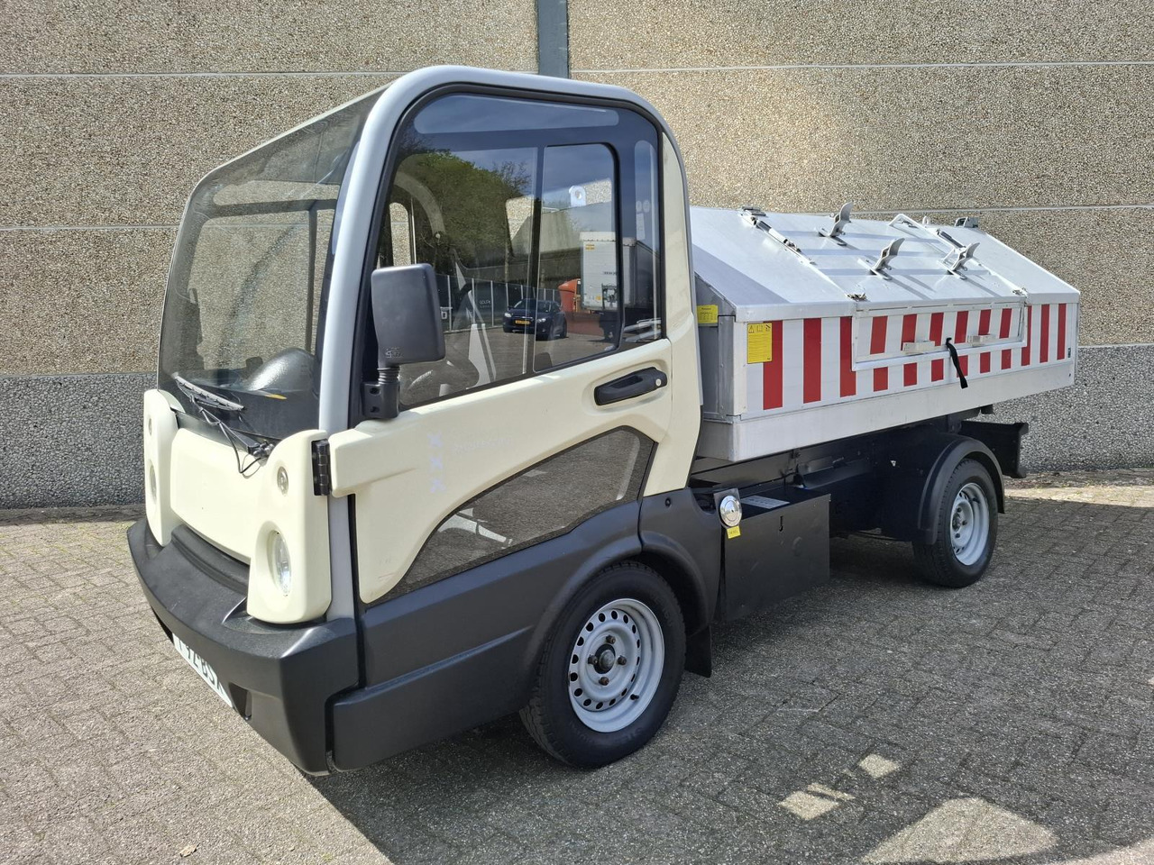 Goupil G5 Elektrische Stratenreinigingsmachine T-92-BSX - Utility/ Special vehicle: picture 1 Goupil G5 Elektrische Stratenreinigingsmachine T-92-BSX - Utility/ Special vehicle: picture 1