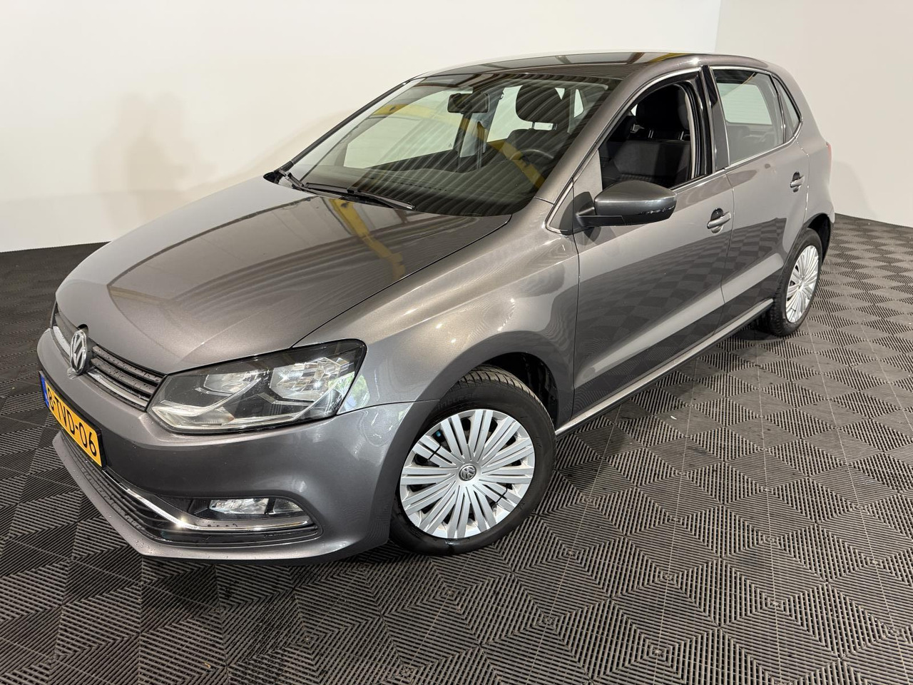 Volkswagen | Polo | 1.2 TSI Comfortline Automaat | 2014 | 206.465 km | 8TVD06 | Logisch - Hatchback: picture 1 Volkswagen | Polo | 1.2 TSI Comfortline Automaat | 2014 | 206.465 km | 8TVD06 | Logisch - Hatchback: picture 1