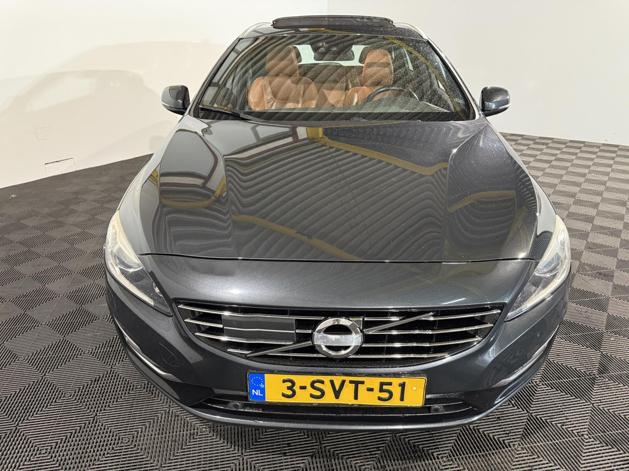 Volvo V60 2.4 D6 AWD Plug-In Hybrid Summum | 2013 | 3-SVT-51 | 247.435 km | 3-SVT-51 - Car: picture 5 Volvo V60 2.4 D6 AWD Plug-In Hybrid Summum | 2013 | 3-SVT-51 | 247.435 km | 3-SVT-51 - Car: picture 5