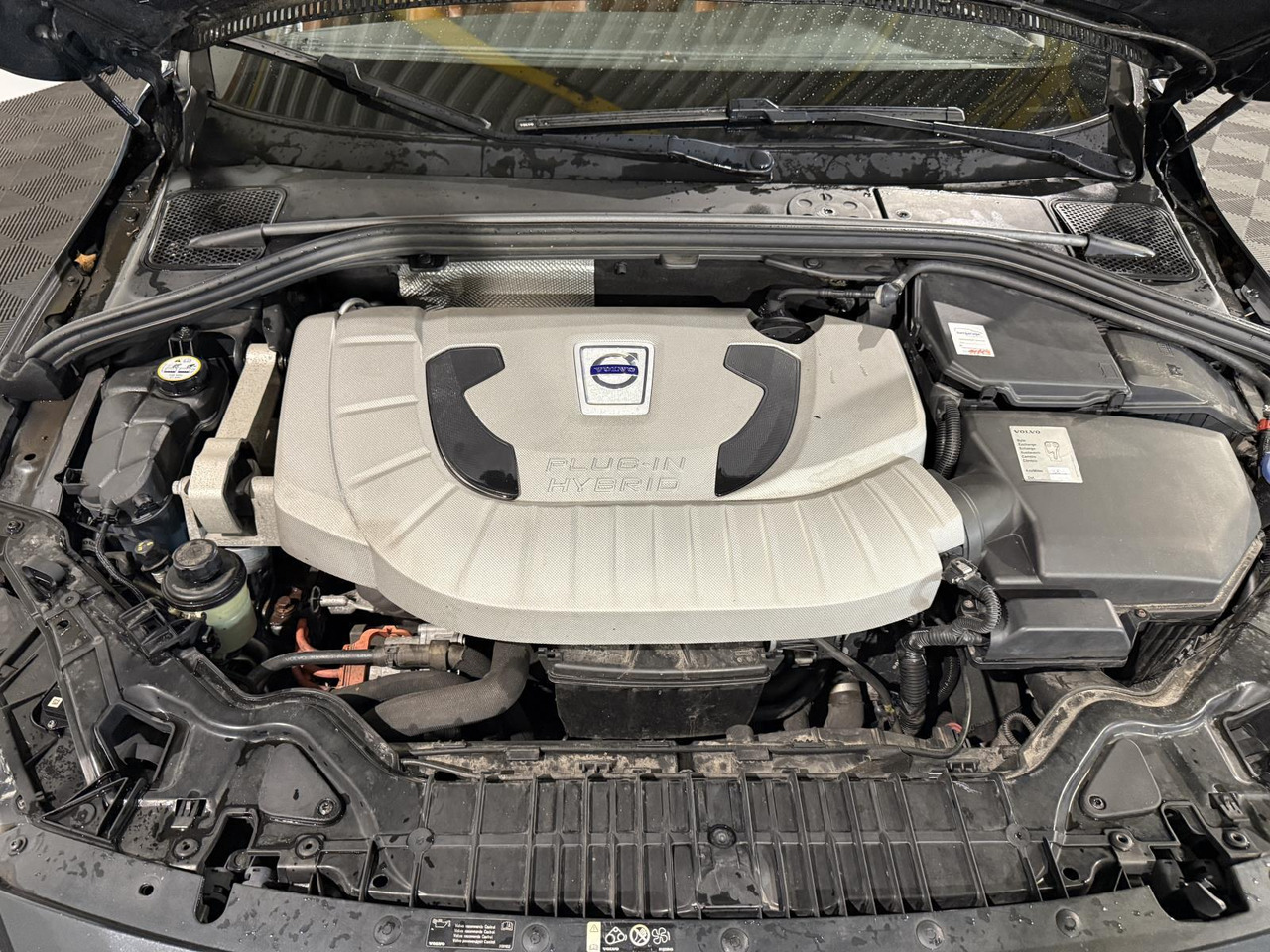 Volvo V60 2.4 D6 AWD Plug-In Hybrid Summum | 2013 | 3-SVT-51 | 247.435 km | 3-SVT-51 - Car: picture 4 Volvo V60 2.4 D6 AWD Plug-In Hybrid Summum | 2013 | 3-SVT-51 | 247.435 km | 3-SVT-51 - Car: picture 4