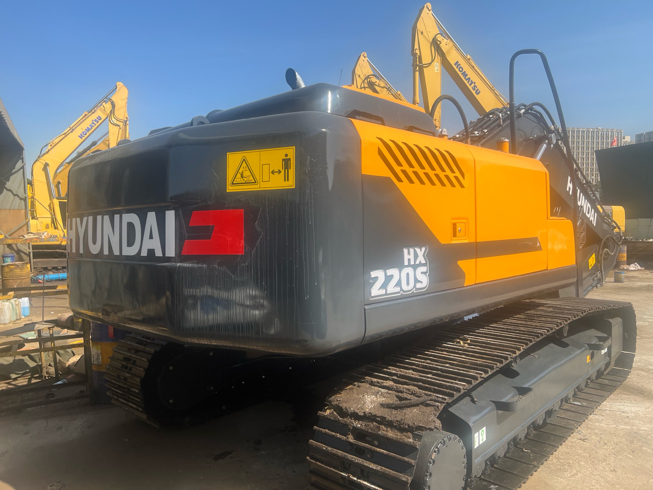 Hyundai 220S - Crawler excavator: picture 3 Hyundai 220S - Crawler excavator: picture 3