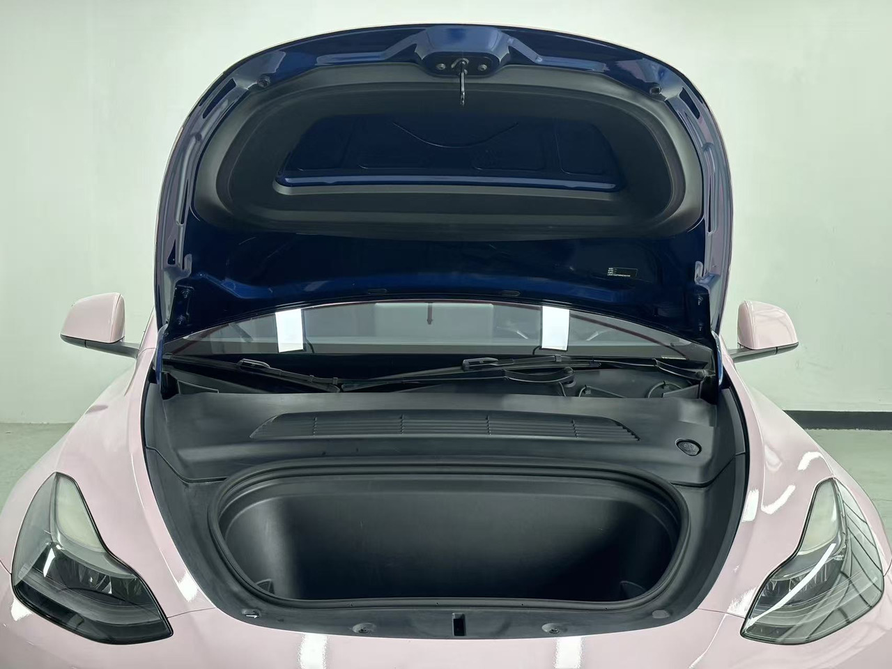 TESLA MODEL Y - SUV: picture 4 TESLA MODEL Y - SUV: picture 4