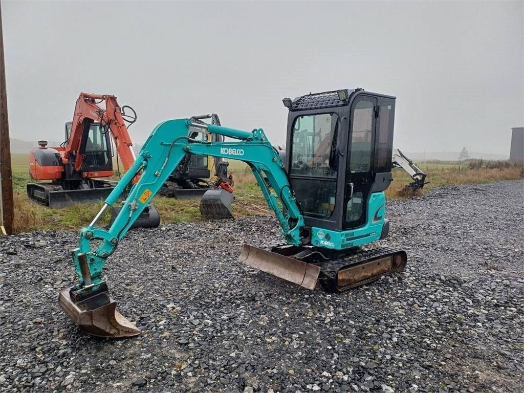 Kobelco SK17SR-3 Kallistajalla  - Mini excavator: picture 1 Kobelco SK17SR-3 Kallistajalla  - Mini excavator: picture 1