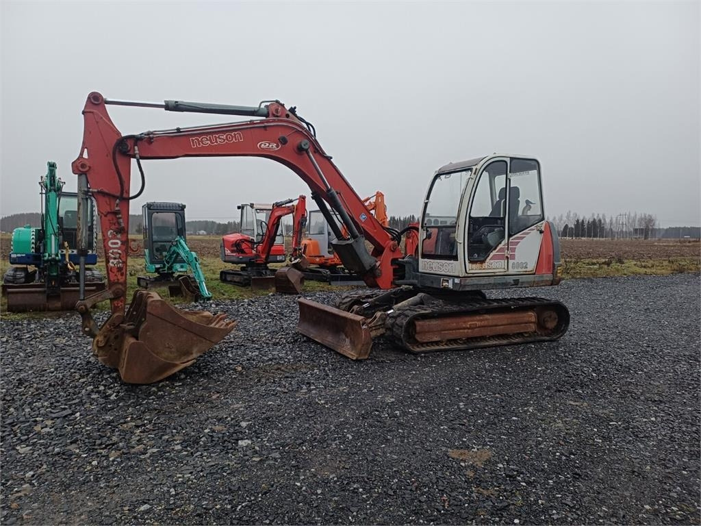 Neuson 8002 RD Kolmella kauhalla - Mini excavator: picture 1 Neuson 8002 RD Kolmella kauhalla - Mini excavator: picture 1