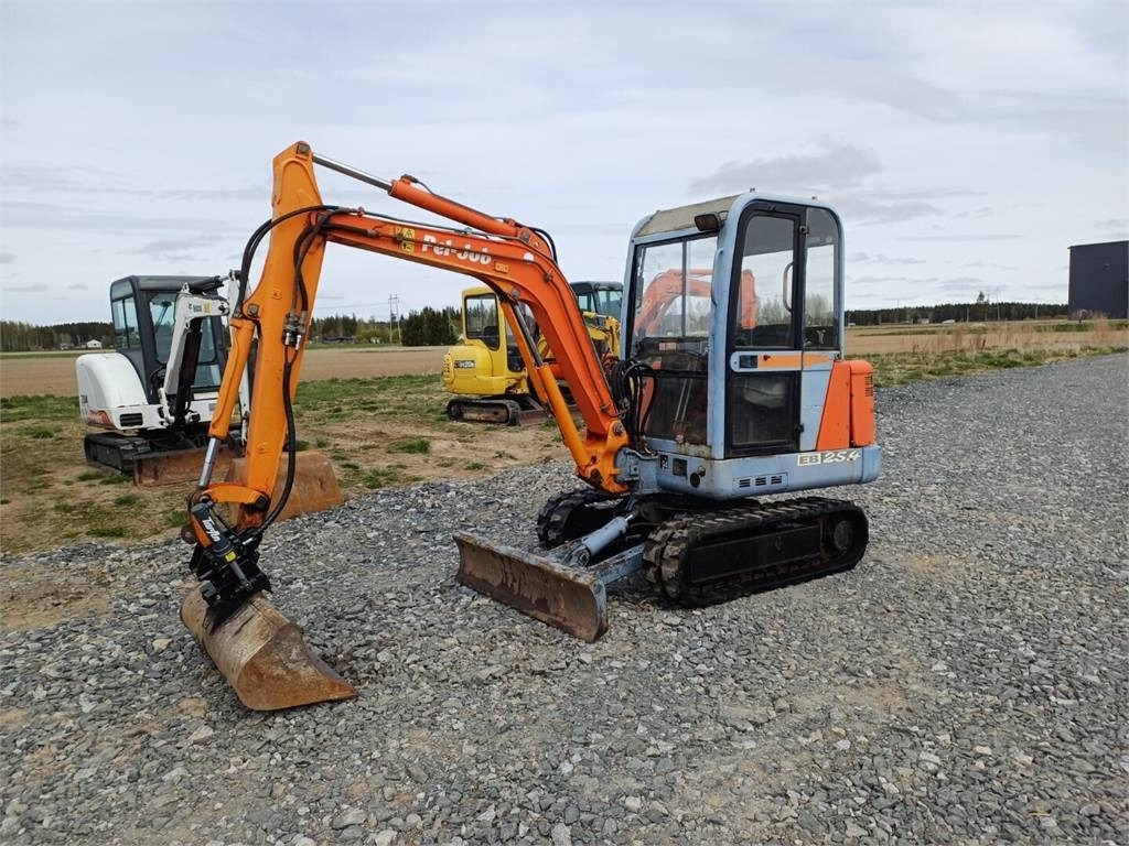 Pel-Job Volvo EB25.4 kallistuvalla liittimellä - Mini excavator: picture 1 Pel-Job Volvo EB25.4 kallistuvalla liittimellä - Mini excavator: picture 1