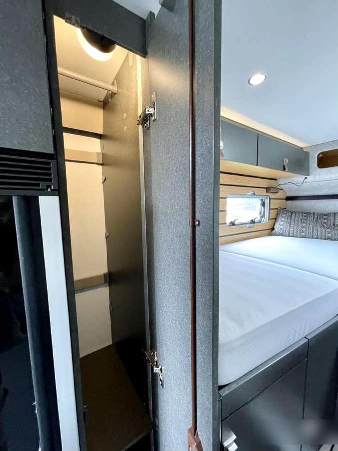 New Semi-integrated motorhome Hymer MLT 580 4x4: picture 16