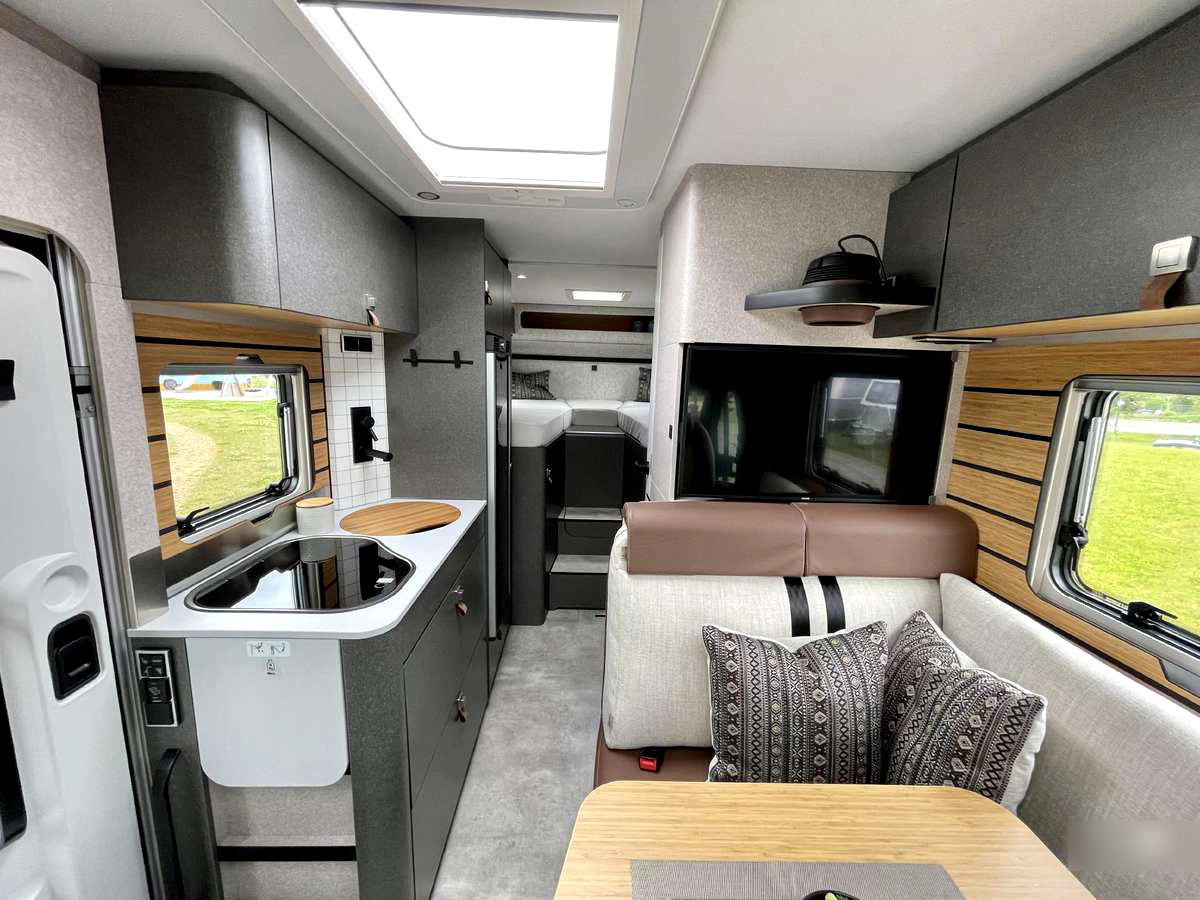 New Semi-integrated motorhome Hymer MLT 580 4x4: picture 8