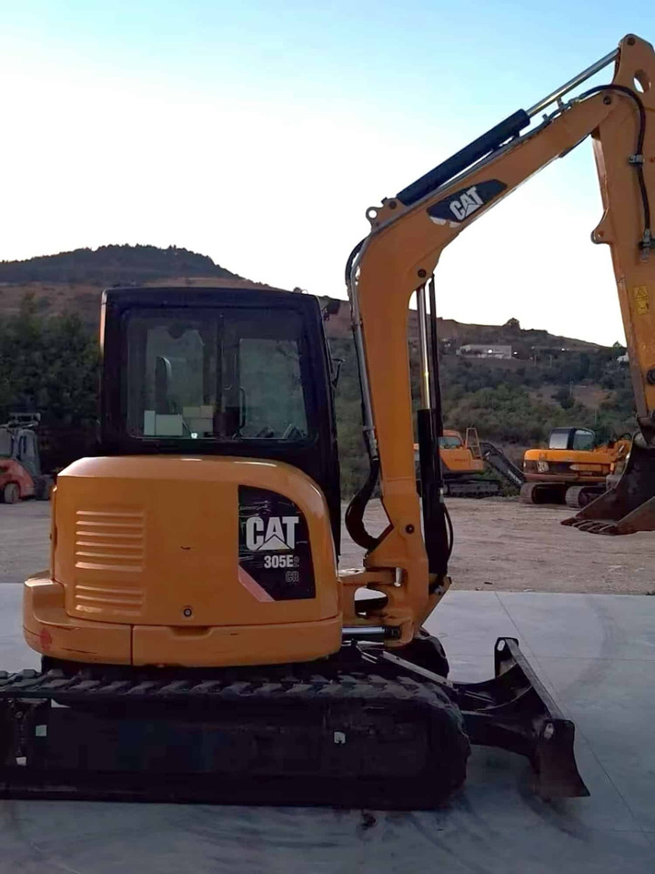 CAT 305CCR - Mini excavator: picture 2 CAT 305CCR - Mini excavator: picture 2