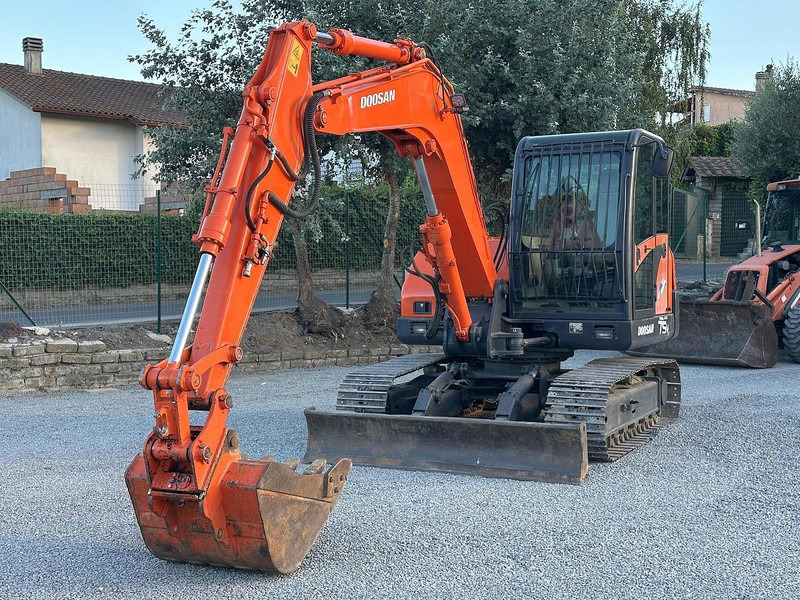 Doosan SOLAR 75V - Excavator: picture 1 Doosan SOLAR 75V - Excavator: picture 1