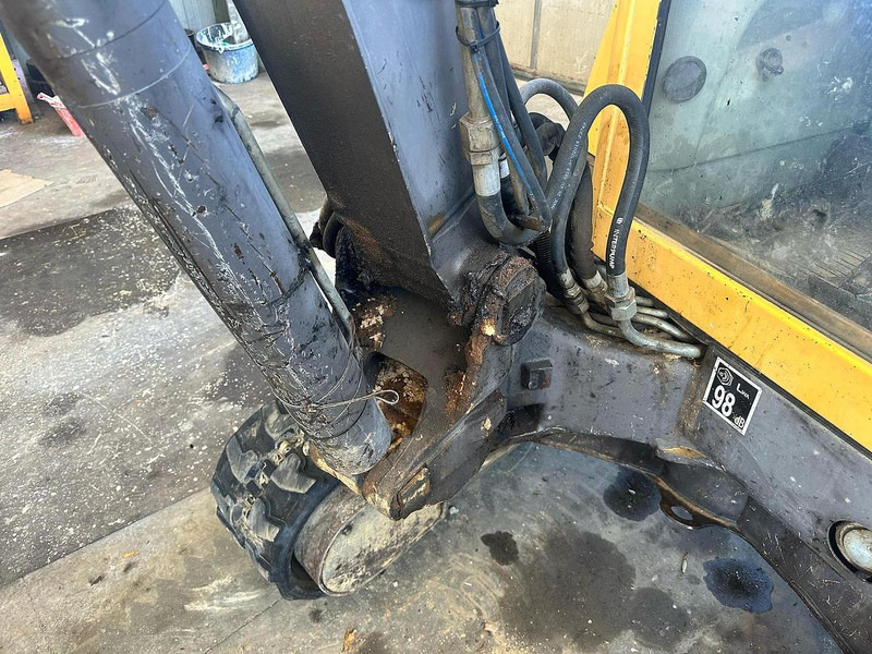 Mini excavator Volvo EC35: picture 14