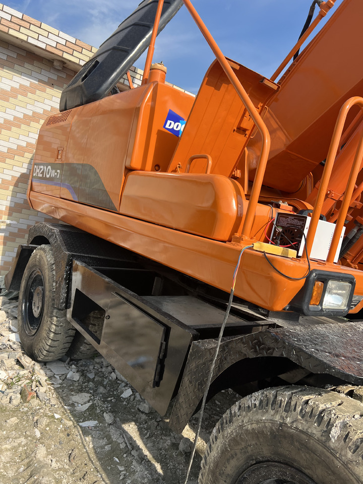 Wheel excavator DOOSAN DX210: picture 9 Wheel excavator DOOSAN DX210: picture 9
