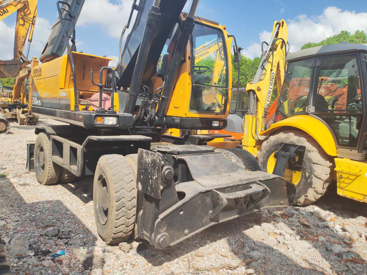HYUNDAI R210W-9 - Wheel excavator: picture 3 HYUNDAI R210W-9 - Wheel excavator: picture 3