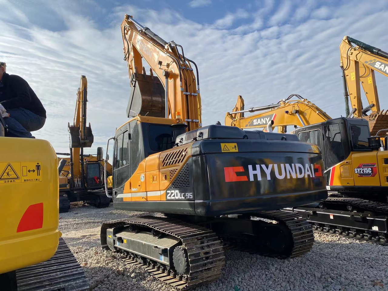 HYUNDAI R220-9S - Crawler excavator: picture 1 HYUNDAI R220-9S - Crawler excavator: picture 1