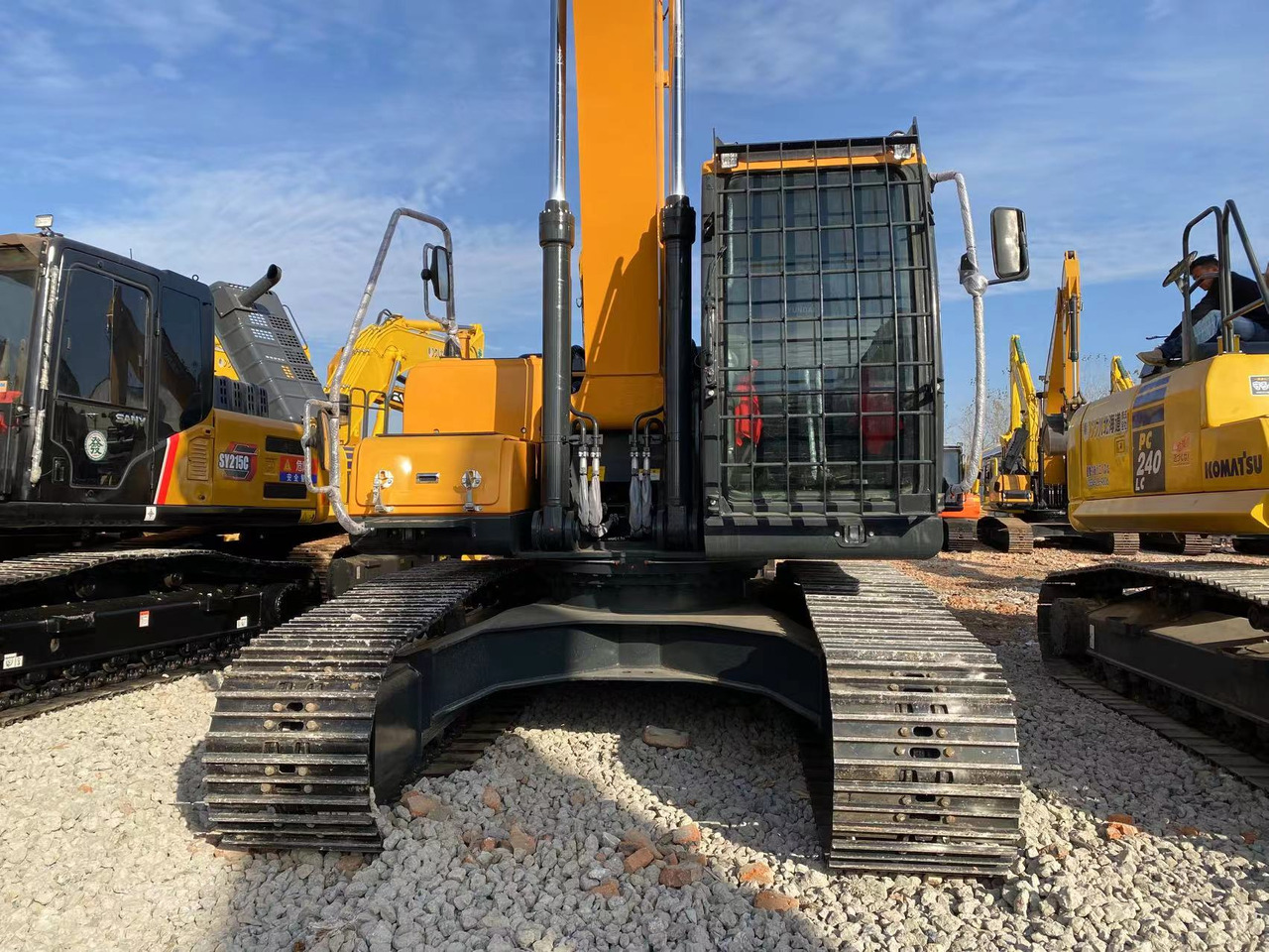 HYUNDAI R220-9S - Crawler excavator: picture 5 HYUNDAI R220-9S - Crawler excavator: picture 5