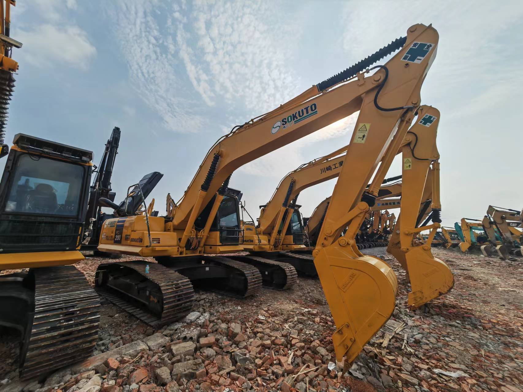 KOMATSU PC200 - Crawler excavator: picture 2 KOMATSU PC200 - Crawler excavator: picture 2