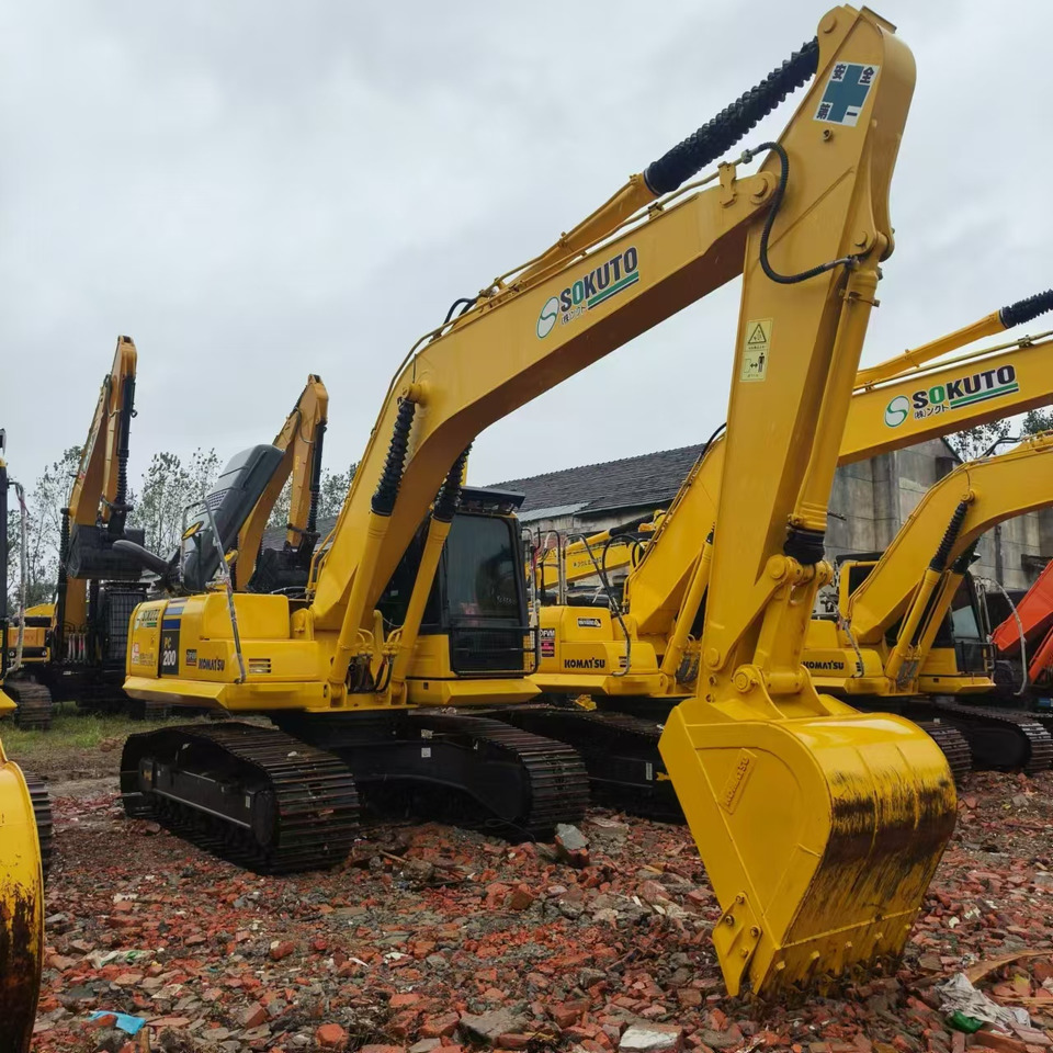 KOMATSU PC200 - Crawler excavator: picture 1 KOMATSU PC200 - Crawler excavator: picture 1