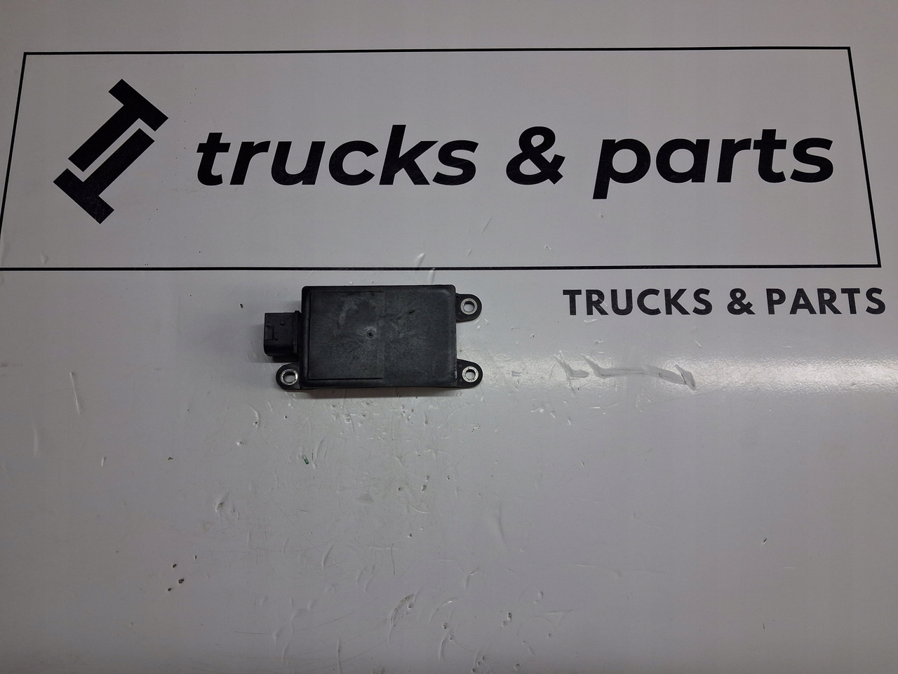 CONTINENTAL RADAR DISTRONIK RENAULT GAMA T C K RANGE VOLVO FH 4 FM 4 FH 5 - Electrical system for Truck: picture 1 CONTINENTAL RADAR DISTRONIK RENAULT GAMA T C K RANGE VOLVO FH 4 FM 4 FH 5 - Electrical system for Truck: picture 1