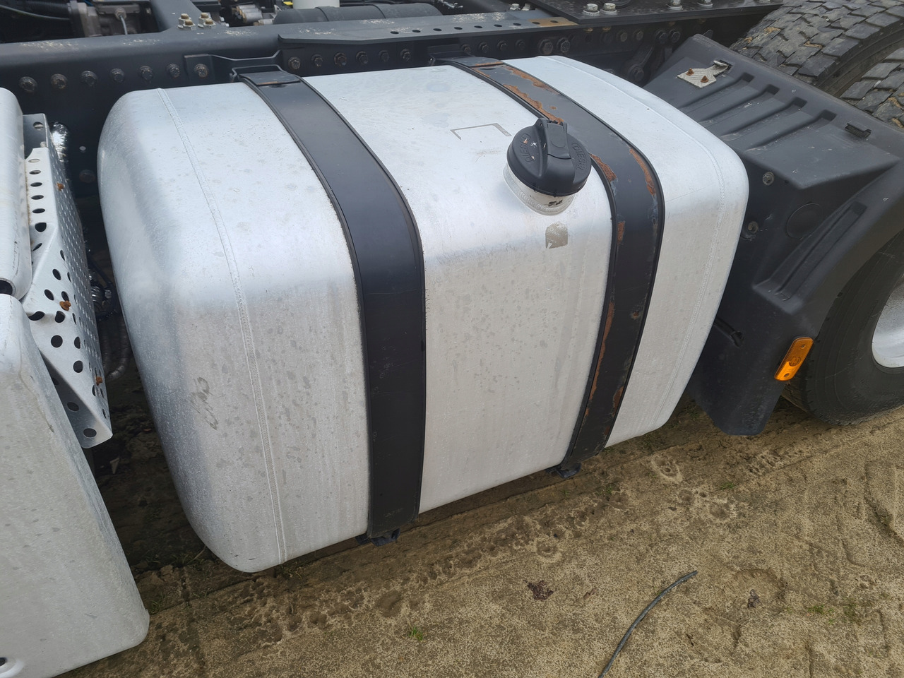 FORD ZBIORNIK BAK PALIWA 450 LITRÓW FORD F-MAX CARGO GC46 9002 CC - Fuel tank for Truck: picture 1 FORD ZBIORNIK BAK PALIWA 450 LITRÓW FORD F-MAX CARGO GC46 9002 CC - Fuel tank for Truck: picture 1