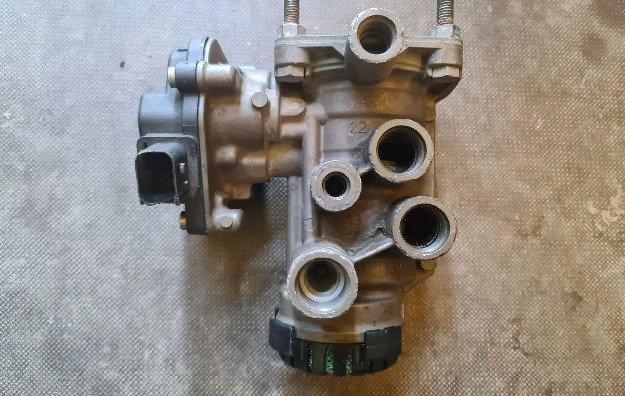 KNORR-BREMSE ZAWÓR EBS EUROPA RENAULT GAMA RANGE T VOLVO FH 4 FM 4 FMX 4 - Brake valve for Truck: picture 2 KNORR-BREMSE ZAWÓR EBS EUROPA RENAULT GAMA RANGE T VOLVO FH 4 FM 4 FMX 4 - Brake valve for Truck: picture 2