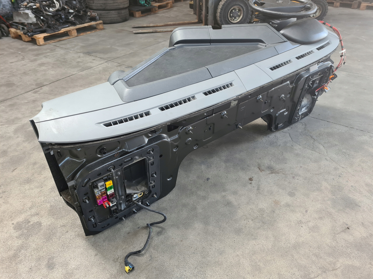 RENAULT KONSOLA KOMPLETNA KOKPIT DESKA ROZDZIELCZA PRZEKŁADKA ANGLIKA RENAULT GAMA T RANGE - Dashboard for Truck: picture 4 RENAULT KONSOLA KOMPLETNA KOKPIT DESKA ROZDZIELCZA PRZEKŁADKA ANGLIKA RENAULT GAMA T RANGE - Dashboard for Truck: picture 4