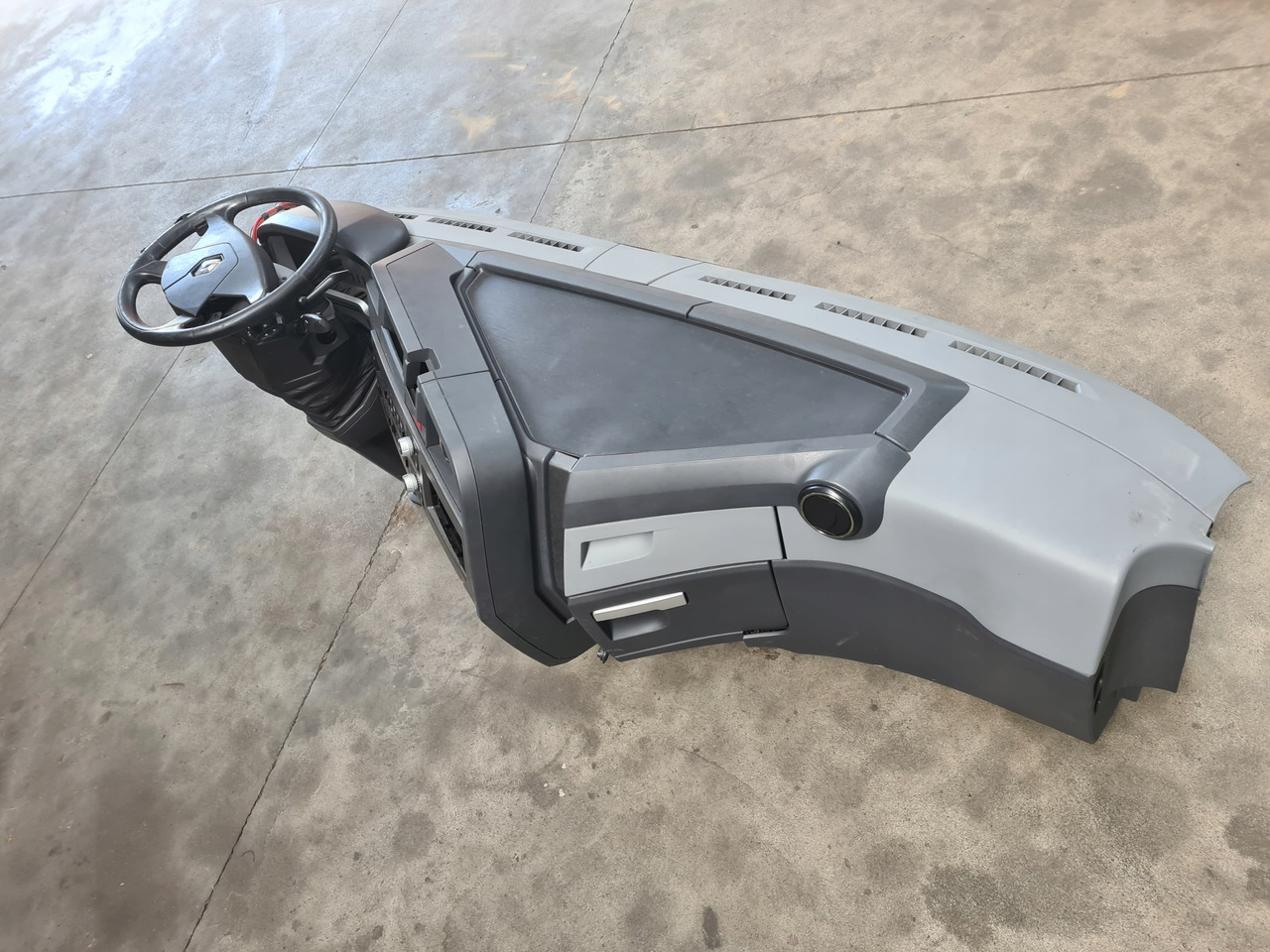 RENAULT KONSOLA KOMPLETNA KOKPIT DESKA ROZDZIELCZA PRZEKŁADKA ANGLIKA RENAULT GAMA T RANGE - Dashboard for Truck: picture 5 RENAULT KONSOLA KOMPLETNA KOKPIT DESKA ROZDZIELCZA PRZEKŁADKA ANGLIKA RENAULT GAMA T RANGE - Dashboard for Truck: picture 5