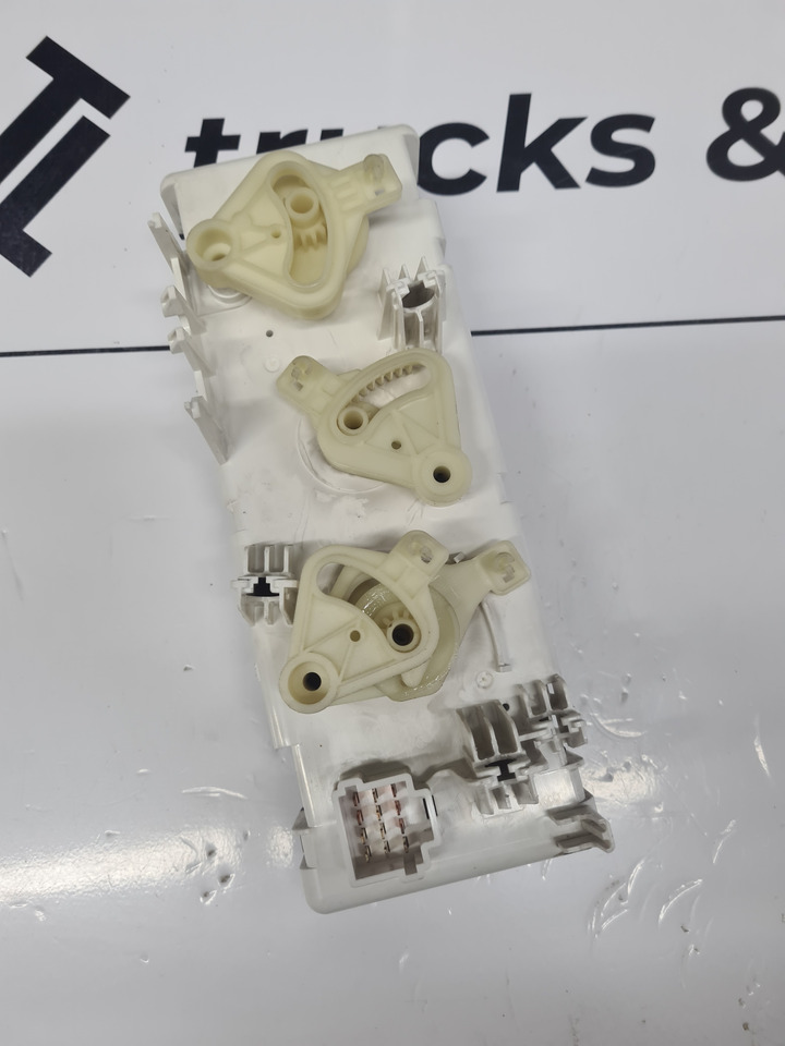 RENAULT PANEL KLIMATYZACJI NAWIEWU RENAULT DXI LIFT GAMA D WIDE VOLVO FL FE LIFT - Heating/ Ventilation for Truck: picture 3 RENAULT PANEL KLIMATYZACJI NAWIEWU RENAULT DXI LIFT GAMA D WIDE VOLVO FL FE LIFT - Heating/ Ventilation for Truck: picture 3