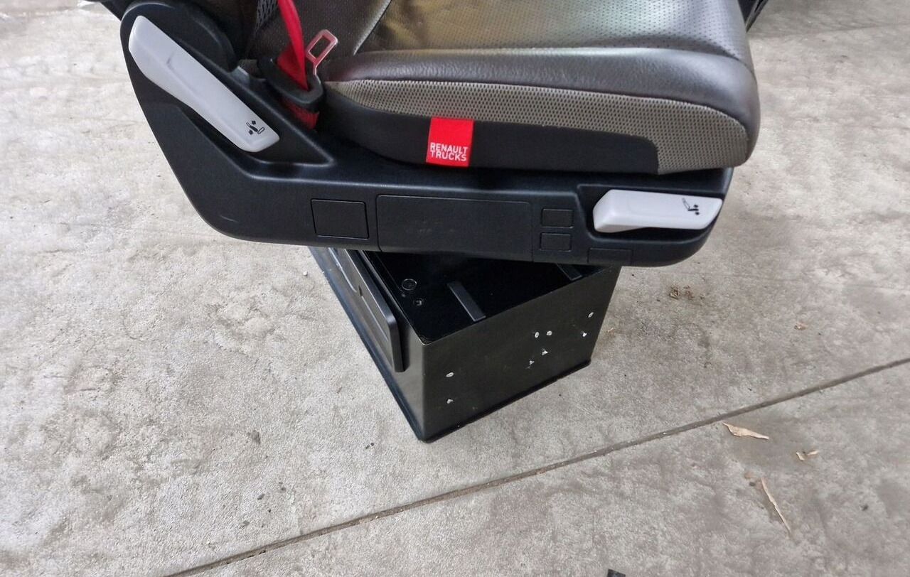 Renault FOTEL SIEDZENIE PASAŻERA RENAULT RANGE GAMA T C K OBROTOWY OBRAC - Seat for Truck: picture 2 Renault FOTEL SIEDZENIE PASAŻERA RENAULT RANGE GAMA T C K OBROTOWY OBRAC - Seat for Truck: picture 2