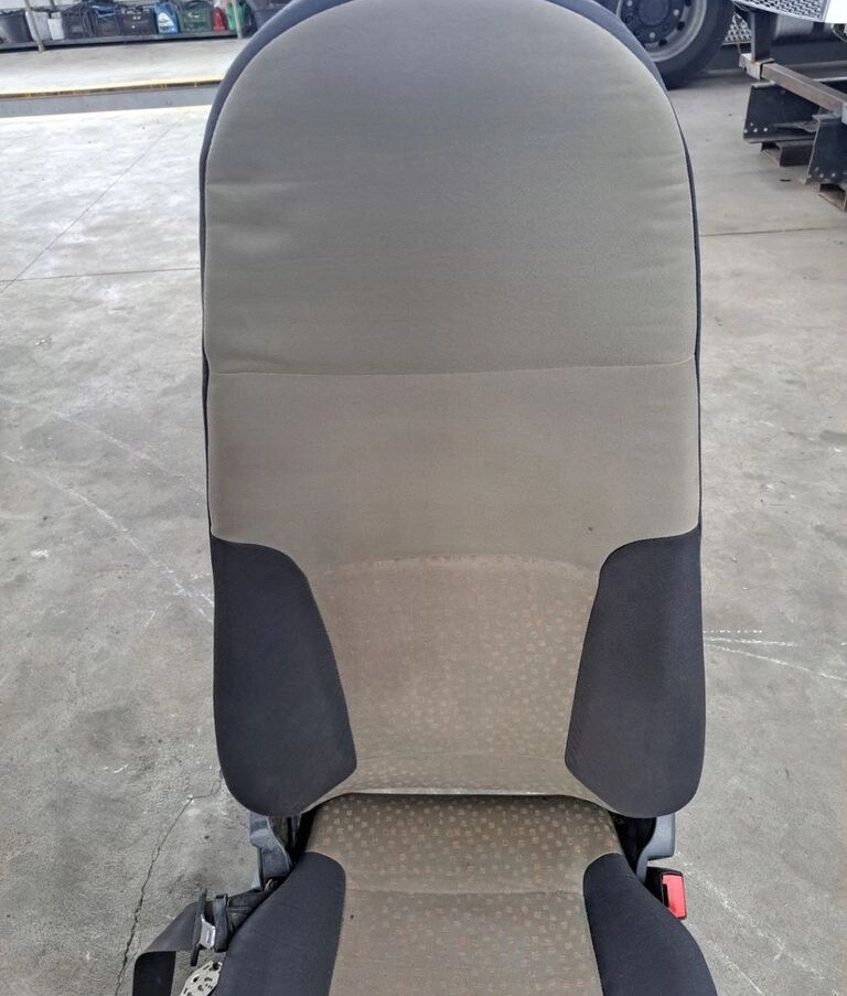 Renault PRAWY SIEDZENIE PASAŻERA Renault MIDLUM PREMIUM DXI - Seat for Truck: picture 3 Renault PRAWY SIEDZENIE PASAŻERA Renault MIDLUM PREMIUM DXI - Seat for Truck: picture 3