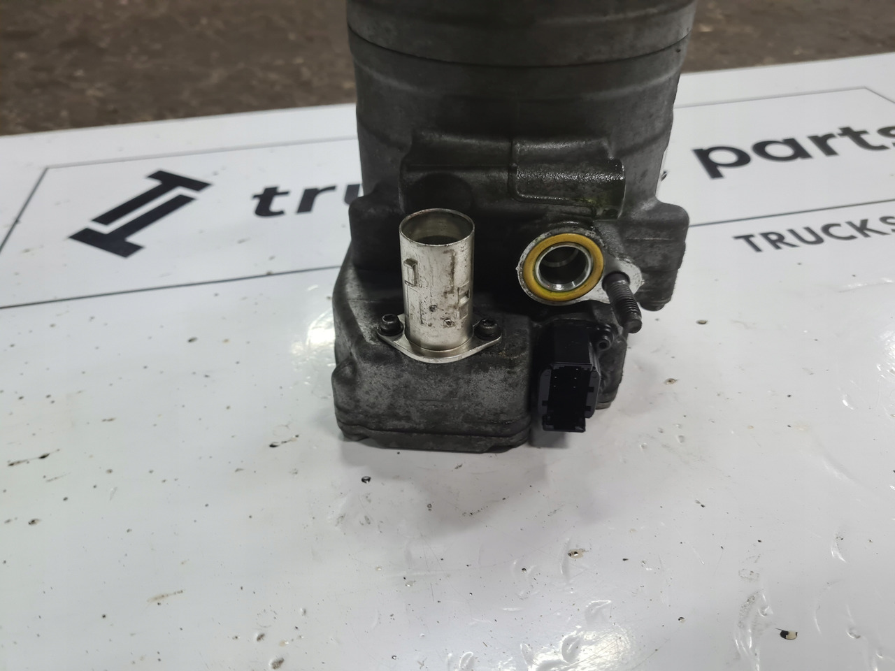 SANDEN SPRĘŻARKA KOMPRESOR KLIMATYZACJI POSTOJOWEJ VOLVO FH 4 FM 4 - AC compressor for Truck: picture 3 SANDEN SPRĘŻARKA KOMPRESOR KLIMATYZACJI POSTOJOWEJ VOLVO FH 4 FM 4 - AC compressor for Truck: picture 3