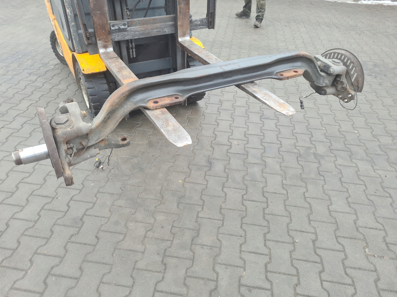 VOLVO BELKA OŚ PRZEDNIA ZWROTNICE FI 78 LOW DECK RENAULT GAMA T VOLVO FH 4 FH 16 - Axle and parts for Truck: picture 1 VOLVO BELKA OŚ PRZEDNIA ZWROTNICE FI 78 LOW DECK RENAULT GAMA T VOLVO FH 4 FH 16 - Axle and parts for Truck: picture 1