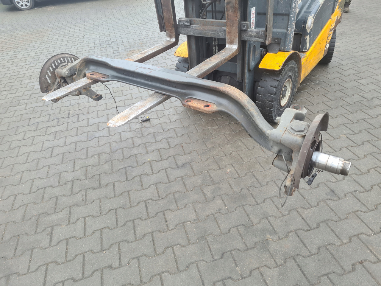 VOLVO BELKA OŚ PRZEDNIA ZWROTNICE FI 78 LOW DECK RENAULT GAMA T VOLVO FH 4 FH 16 - Axle and parts for Truck: picture 3 VOLVO BELKA OŚ PRZEDNIA ZWROTNICE FI 78 LOW DECK RENAULT GAMA T VOLVO FH 4 FH 16 - Axle and parts for Truck: picture 3