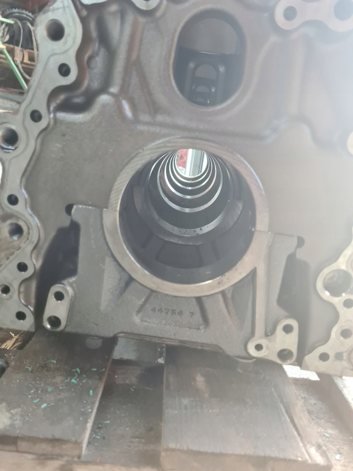 VOLVO BLOK SILNIKA D13K K6 VOLVO FH FH 4 5 - Cylinder block for Truck: picture 4 VOLVO BLOK SILNIKA D13K K6 VOLVO FH FH 4 5 - Cylinder block for Truck: picture 4