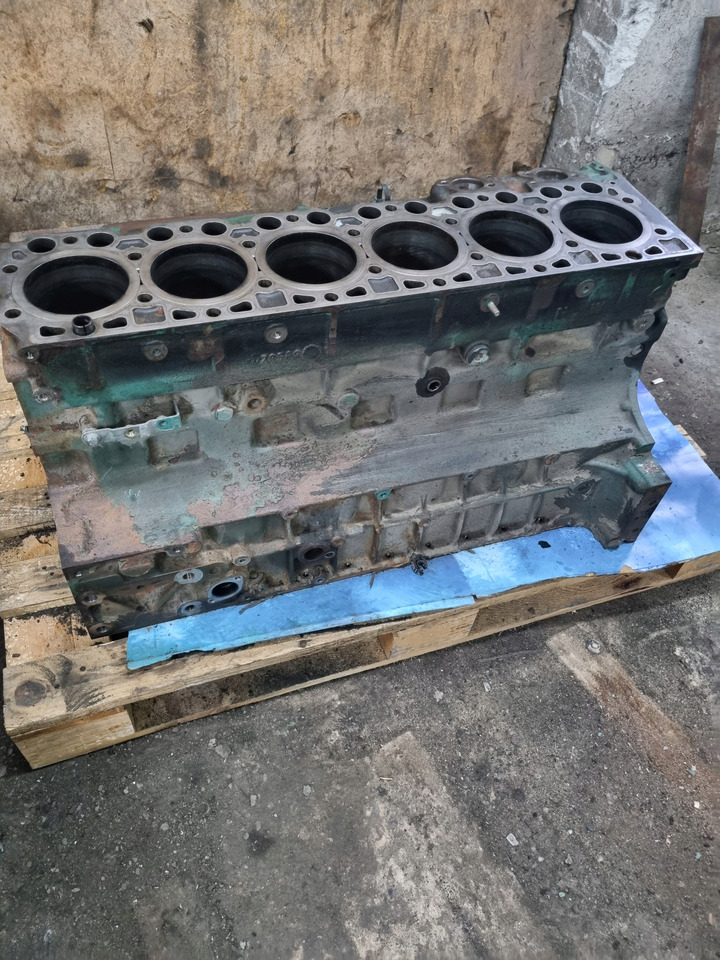 VOLVO BLOK SILNIKA GOŁY SŁUPEK VOLVO FL FE RENAULT PREMIUM MIDLUM DXI 7 D7F - Cylinder block for Truck: picture 1 VOLVO BLOK SILNIKA GOŁY SŁUPEK VOLVO FL FE RENAULT PREMIUM MIDLUM DXI 7 D7F - Cylinder block for Truck: picture 1