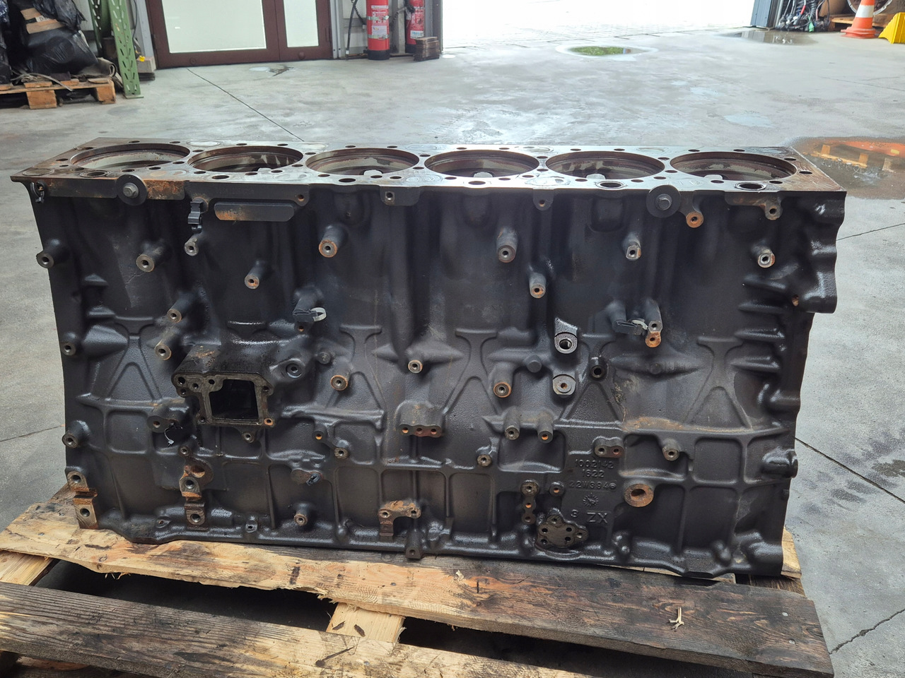 VOLVO BLOK SILNIKA RENAULT GAMA RANGE T EVO TURBOCOMPOUND VOLVO FH 5 D13K 2226825 K8 - Cylinder block for Truck: picture 2 VOLVO BLOK SILNIKA RENAULT GAMA RANGE T EVO TURBOCOMPOUND VOLVO FH 5 D13K 2226825 K8 - Cylinder block for Truck: picture 2