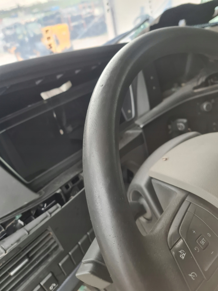 VOLVO KIEROWNICA WIELOFUNKCYJNA KOMPLETNA VOLVO FH 5 FM 5 FMX - Steering wheel for Truck: picture 4 VOLVO KIEROWNICA WIELOFUNKCYJNA KOMPLETNA VOLVO FH 5 FM 5 FMX - Steering wheel for Truck: picture 4