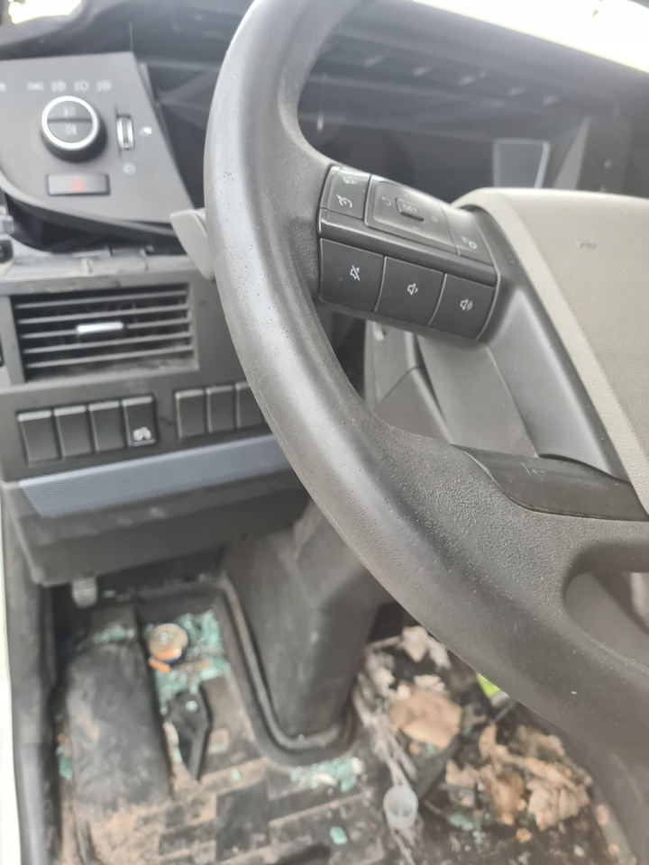 VOLVO KIEROWNICA WIELOFUNKCYJNA KOMPLETNA VOLVO FH 5 FM 5 FMX - Steering wheel for Truck: picture 5 VOLVO KIEROWNICA WIELOFUNKCYJNA KOMPLETNA VOLVO FH 5 FM 5 FMX - Steering wheel for Truck: picture 5