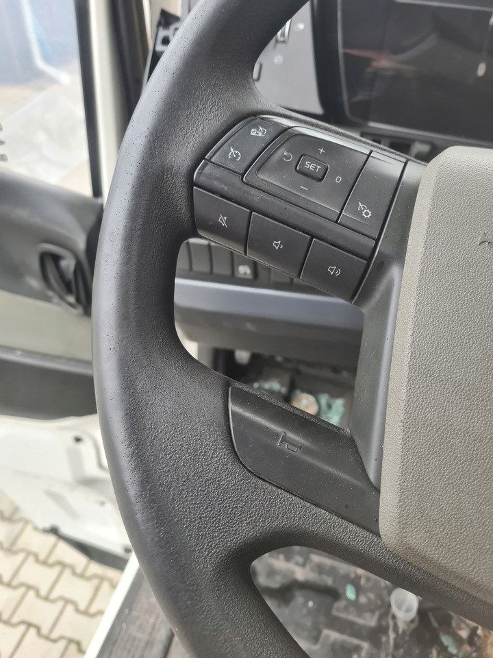VOLVO KIEROWNICA WIELOFUNKCYJNA KOMPLETNA VOLVO FH 5 FM 5 FMX - Steering wheel for Truck: picture 2 VOLVO KIEROWNICA WIELOFUNKCYJNA KOMPLETNA VOLVO FH 5 FM 5 FMX - Steering wheel for Truck: picture 2