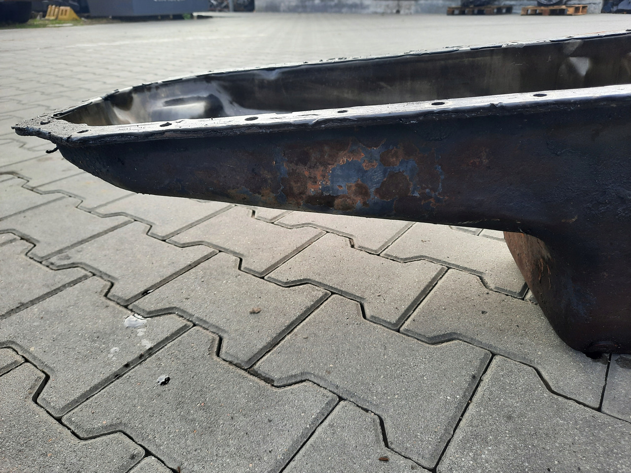 VOLVO MISA MISKA OLEJOWA SILNIKA RENAULT MIDLUM PREMIUM DXI 7 VOLVO FL FE - Oil pan for Truck: picture 4 VOLVO MISA MISKA OLEJOWA SILNIKA RENAULT MIDLUM PREMIUM DXI 7 VOLVO FL FE - Oil pan for Truck: picture 4