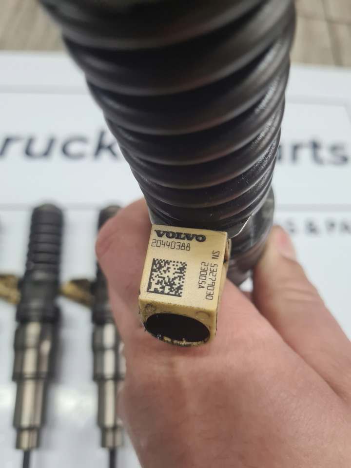 VOLVO POMPOWTRYSKIWACZE WTRYSKI RENAULT MAGNUM DXI 12 VOLVO FH FM 12 20440388 - Injector for Truck: picture 3 VOLVO POMPOWTRYSKIWACZE WTRYSKI RENAULT MAGNUM DXI 12 VOLVO FH FM 12 20440388 - Injector for Truck: picture 3