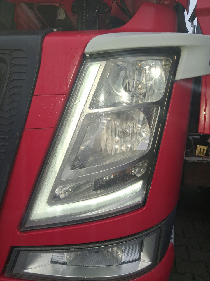 VOLVO REFLEKTOR LAMPA OKULAR LEWY KOMPLETNY VOLVO FM 4 - Headlight for Truck: picture 5 VOLVO REFLEKTOR LAMPA OKULAR LEWY KOMPLETNY VOLVO FM 4 - Headlight for Truck: picture 5