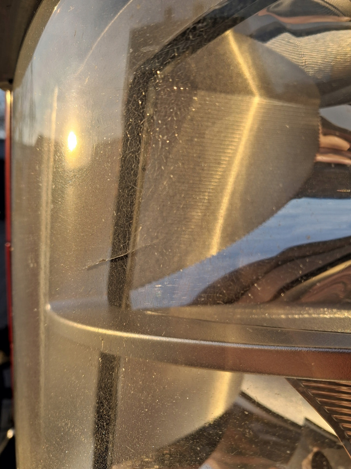 VOLVO REFLEKTOR LAMPA OKULAR LEWY KOMPLETNY VOLVO FM 4 - Headlight for Truck: picture 3 VOLVO REFLEKTOR LAMPA OKULAR LEWY KOMPLETNY VOLVO FM 4 - Headlight for Truck: picture 3