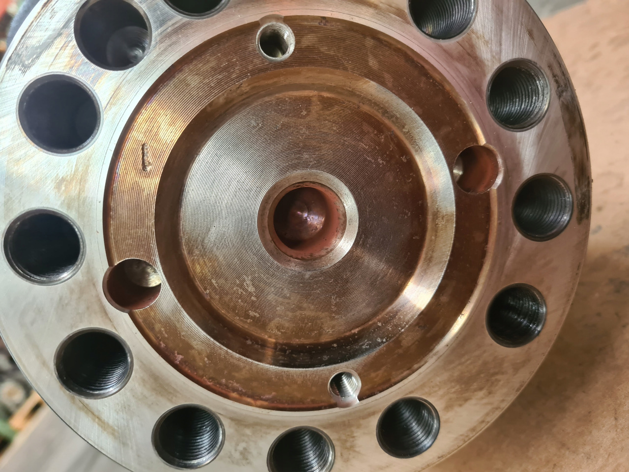 VOLVO WAŁ KORBOWY RENAULT GAMA T RANGE DTI 11 VOLVO FM 4 D11K EURO 6 - Crankshaft for Truck: picture 4 VOLVO WAŁ KORBOWY RENAULT GAMA T RANGE DTI 11 VOLVO FM 4 D11K EURO 6 - Crankshaft for Truck: picture 4