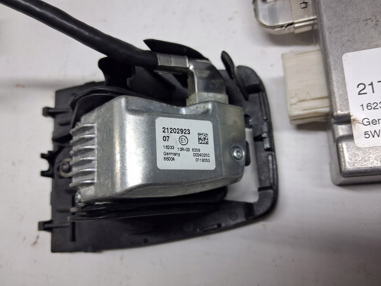 VOLVO ZESTAW KAMERA RADAR KABEL STEROWNIK MOCOWANIE VOLVO FH 4 RENAULT GAMA T - Electrical system for Truck: picture 4 VOLVO ZESTAW KAMERA RADAR KABEL STEROWNIK MOCOWANIE VOLVO FH 4 RENAULT GAMA T - Electrical system for Truck: picture 4