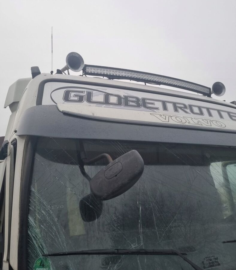 Volvo BLENDA DASZEK OSŁONA PRZECIWSŁONECZNA MOCOWANIA VOLVO FH 13 LIFT - Sun visor for Truck: picture 1 Volvo BLENDA DASZEK OSŁONA PRZECIWSŁONECZNA MOCOWANIA VOLVO FH 13 LIFT - Sun visor for Truck: picture 1