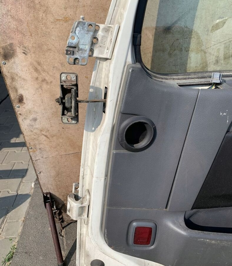 Volvo FH 12 13 - Door and parts for Truck: picture 2 Volvo FH 12 13 - Door and parts for Truck: picture 2